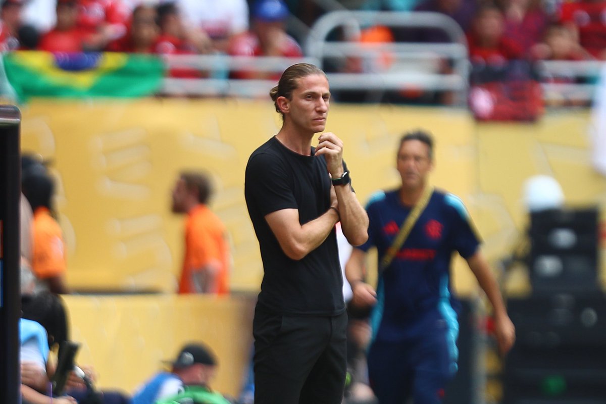 futebol_info's tweet photo. Flamengo e Filipe Luís são elogiados pela imprensa europeia após jogo contra o Bayern.

Marca (Espanha): “Filipe Luís está cotado a ser um dos grandes.”

The Athletic (Estados Unidos): “Filipe Luís faz o trabalho difícil parecer fácil. Um jovem treinador com o futuro brilhante.”

L'Équipe (França): “A brilhante transformação de Filipe Luís no comando de um atrativo Flamengo.”

🗞 @ESPNBrasil 
📸 Gilvan de Souza/CRF