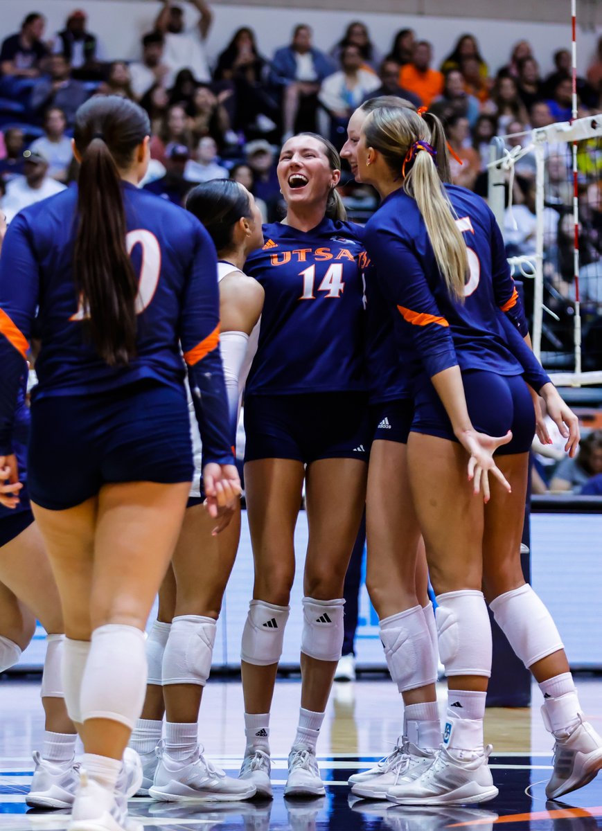 UTSAvolleyball's tweet image. #Mood when you and your besties just bought 2025 Season Tickets! ๐
๐๏ธ: utsa.pro/25VBTix
#BirdsUp ๐ค | #LetsGo210