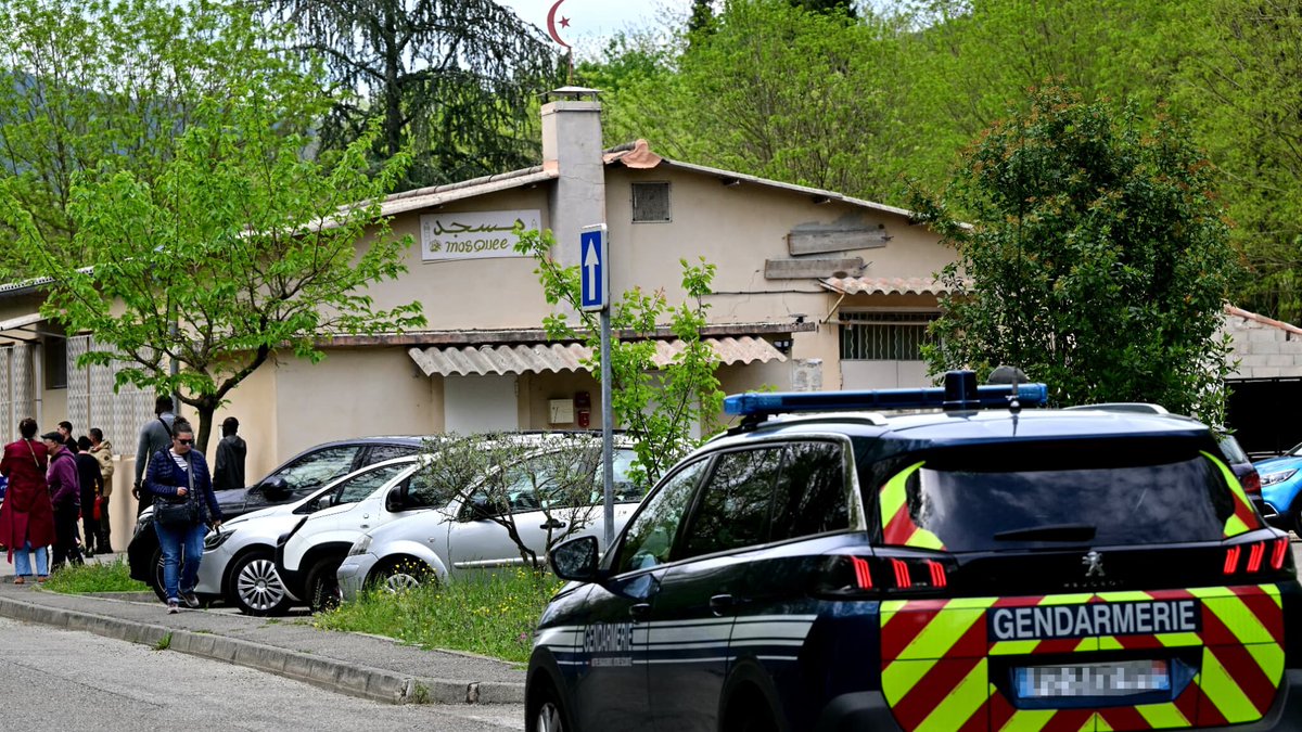 BFMTV (@bfmtv) on Twitter photo đź”´INFO BFMTV
Meurtre dans une mosquée du Gard: le suspect souffrait d’une abolition du discernement au moment du crime
l.bfmtv.com/kjsb đź”´INFO BFMTV
Meurtre dans une mosquée du Gard: le suspect souffrait d’une abolition du discernement au moment du crime
l.bfmtv.com/kjsb