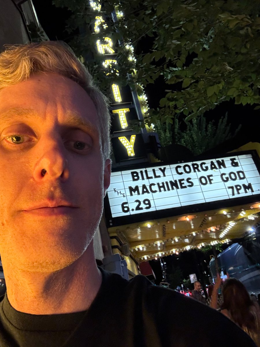 Voncaster1's tweet photo. I saw @Billy on June 29 at the @VarsityTheater in Minneapolis.

I first saw the @SmashingPumpkin on the Machina tour at the University of Minnesota in 2000. It was special to hear Machina songs again at the University of Minnesota 25 years later! https://t.co/ji7Gc7ynSr
