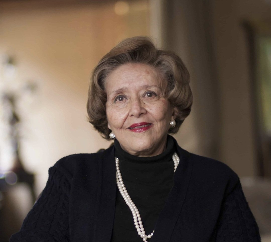 Con profundo pesar registro la partida de doña Nydia Quintero de Balcázar, aciago insuceso que me sobrecoge y enluta. Durante 10 años fui miembro de la junta directiva de la Fundación Solidaridad por Colombia en Cali, y tuve el privilegio de su amistad. Honor a su vida y obra.