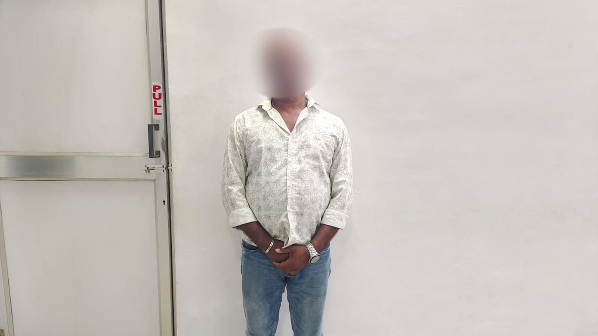 Badabazar PS busts adulterated sauce unit! Owner arrested. Seized items include tomato sauce, soya sauce, chilli sauce, vinegar, pickles &amp; hazardous chemicals. Unit lacked licenses &amp; used non-edible ingredients. Investigation is ongoing.