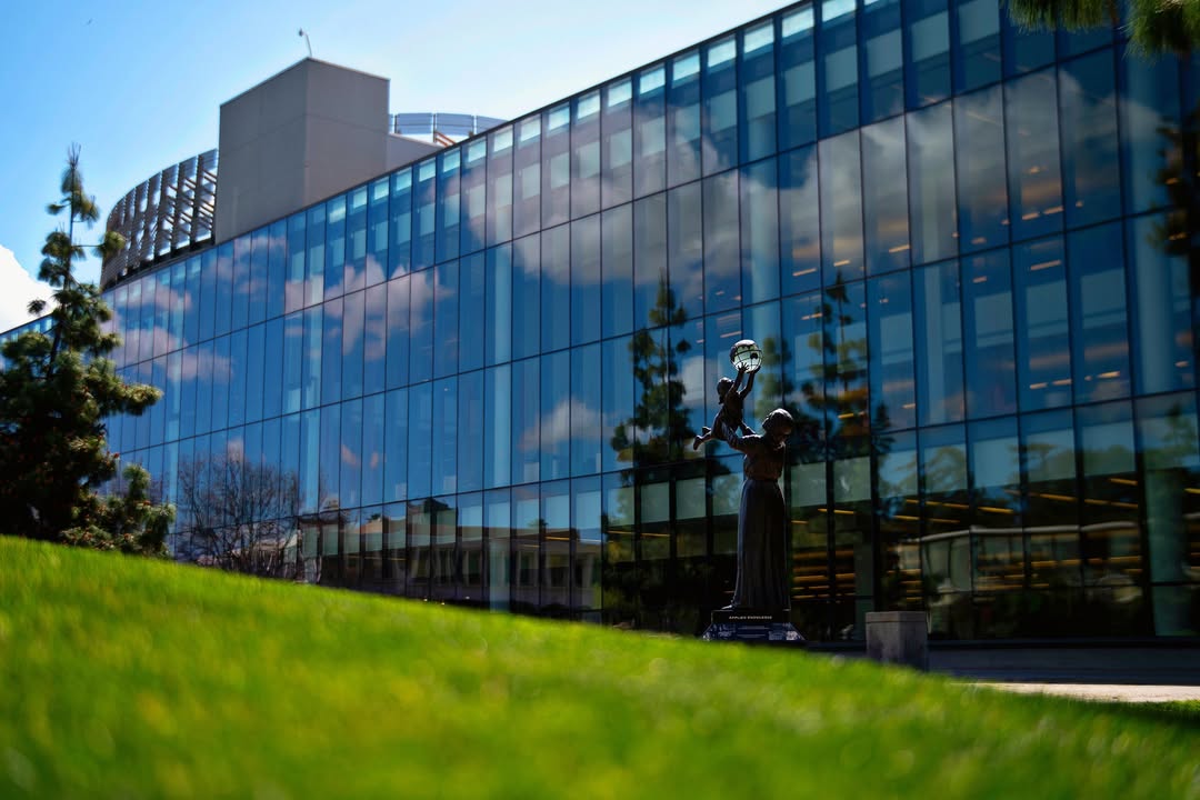 We’re looking at a week of triple-digit weather. Gotta love Fresno! We're open 8 a.m. to 5 p.m. Mon - Fri if you want to use our A/C and explore new ideas in our stacks. Stay cool, stay hydrated, and enjoy your week! #FresnoState
