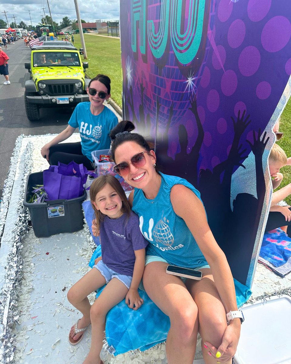 HJOrthodontics's tweet image. This past weekend, our team had a blast at the 96th Annual Red Bud Fireman&apos;s Picnic &amp;amp; Parade! 🎉 We loved seeing everyone and had so much fun handing out candy, sunglasses, and Croc charms to our amazing community! 😎🍬

#Community #ParadeFun #RedBudFiremansPicnic