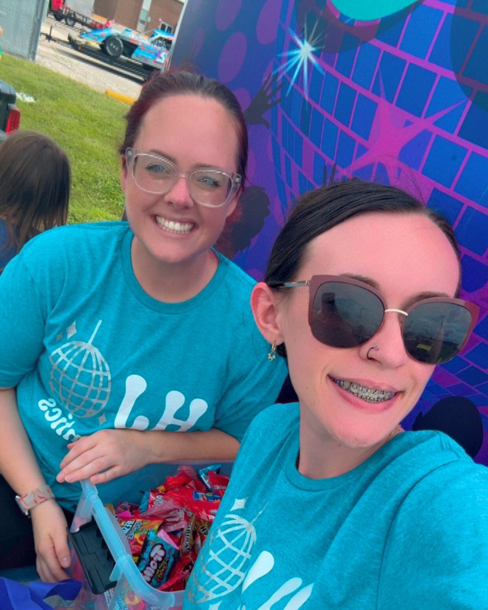 HJOrthodontics's tweet image. This past weekend, our team had a blast at the 96th Annual Red Bud Fireman&apos;s Picnic &amp;amp; Parade! 🎉 We loved seeing everyone and had so much fun handing out candy, sunglasses, and Croc charms to our amazing community! 😎🍬

#Community #ParadeFun #RedBudFiremansPicnic