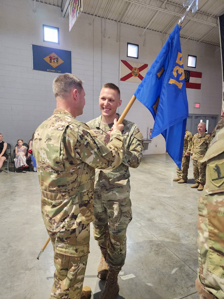 Missouri_NG's tweet image. 🚁 On June 6, Capt. Joshua Van Note relinquished command of Echo Co. 1-135th AHB to Capt. David Graham.
Thank you, Capt. Van Note, for your leadership—and welcome, Capt. Graham!
#MoGuard #ArmyAviation #Leadership