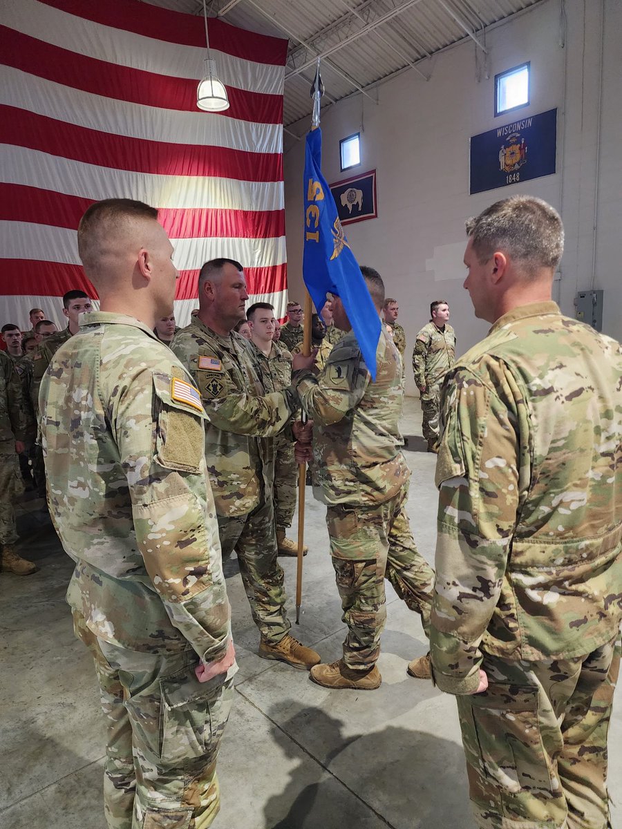 Missouri_NG's tweet image. 🚁 On June 6, Capt. Joshua Van Note relinquished command of Echo Co. 1-135th AHB to Capt. David Graham.
Thank you, Capt. Van Note, for your leadership—and welcome, Capt. Graham!
#MoGuard #ArmyAviation #Leadership