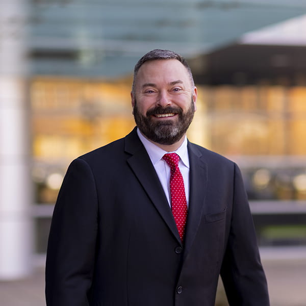 “Dr. Smith exemplifies the kind of transformative leadership we strive to cultivate in the Kelley Physician MBA program." Congratulations to Kelley Physician MBA alumnus Jason Smith, MD, MBA’19, on being named interim CEO for UofL Health. bit.ly/3Gq9suN