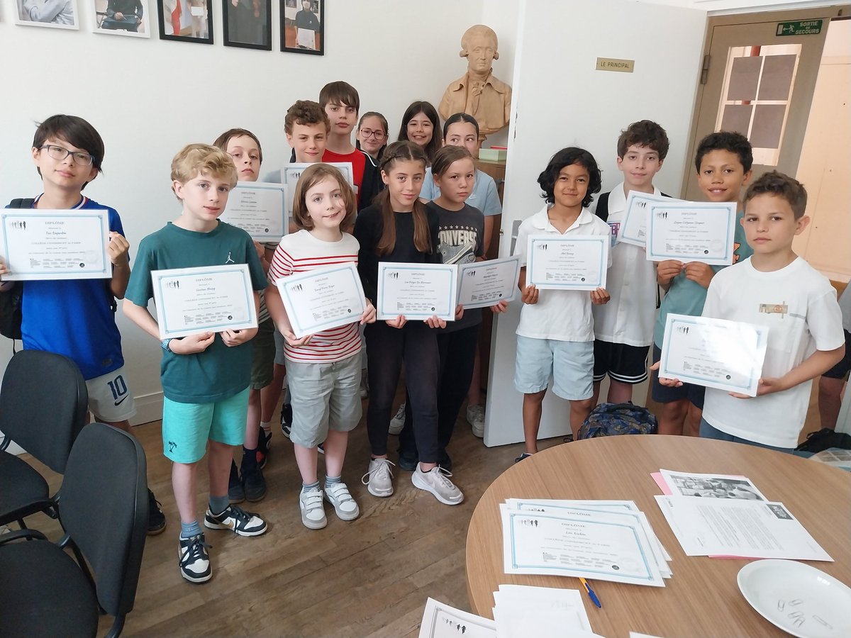 FMeunier1's tweet image. Retour de nos élèves de 6e pour une semaine adaptée, de travail autrement.
Occasion aussi pour nous de dire notre admiration à nos plus petits Condortiens pour leurs fabuleux résultats dans les différents concours de mathématiques auxquels ils ont participé grâce à leurs profs.
