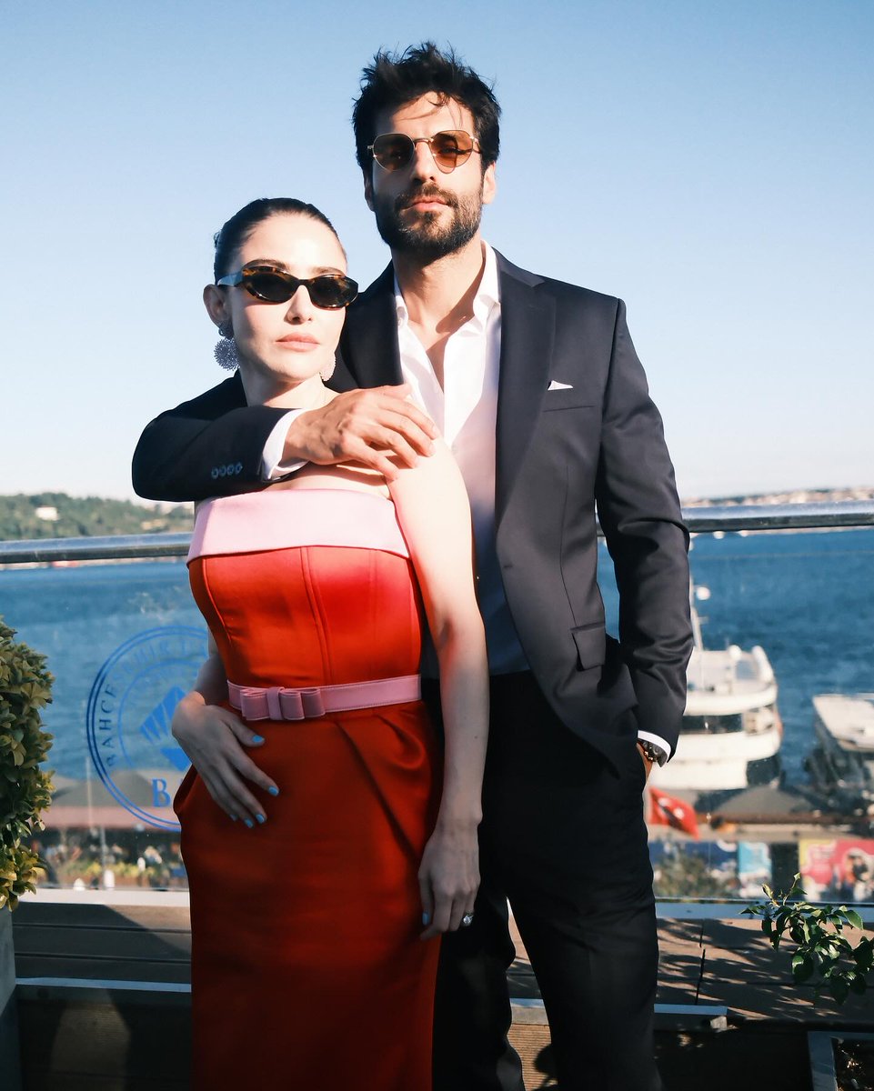 Vi ricordo di continuare a guardare 
#cherryseason su Mediaset
Vi giuro non crea danni permanenti. Guardate me ad esempio sono solo 9 anni che associo ogni nuova foto #ÖzSer a una scena ma per il resto va tuuutto benissimo. 👋🏻❤️❤️

#ÖzgeGürel #SerkanÇayoğlu