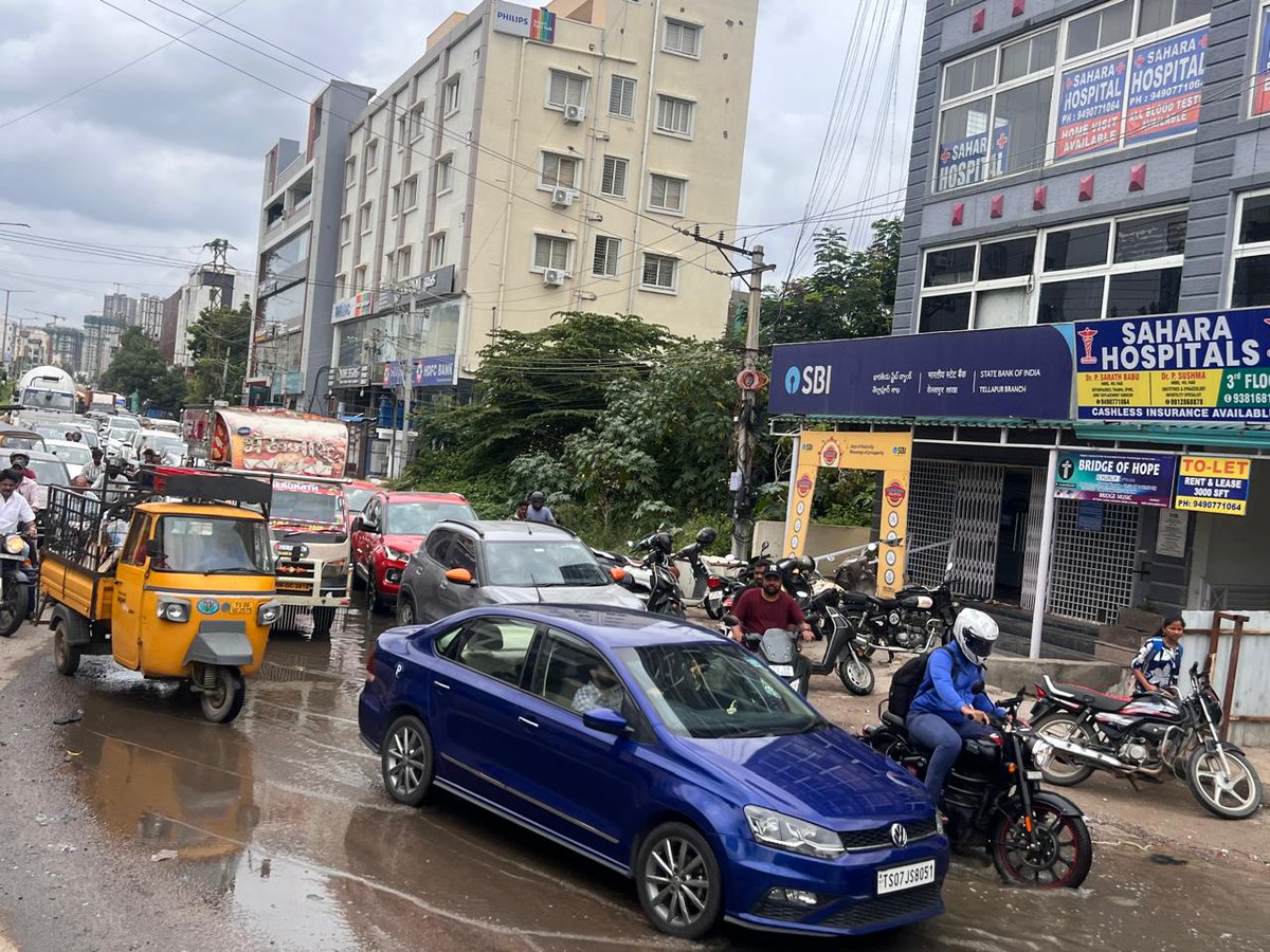 RRewagad's tweet photo. Death trap Roads near Nallagandla Sadhana infinity school
1. Huge pot hole’s like craters - life threatening
2. Drainage/clogged water flowing like a river
3. No safety for Children’s crossing this junction
No action - Dangerous Roads.
Please help
@GHMCOnline @CommissionrGHMC https://t.co/KWzxCGKrcC