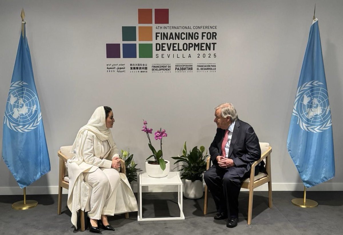 Deemah AlYahya (@dalyahya) on Twitter photo Meeting <a href="/UN/">United Nations</a> Secretary-General H.E <a href="/antonioguterres/">António Guterres</a> António Guterres at #FFD4 was a moment of deep alignment — not just about technology, but about dignity, justice, and shared purpose in a digital world.
Digital power = global power. But access remains deeply unequal:
🔹 80%+ of Meeting <a href="/UN/">United Nations</a> Secretary-General H.E <a href="/antonioguterres/">António Guterres</a> António Guterres at #FFD4 was a moment of deep alignment — not just about technology, but about dignity, justice, and shared purpose in a digital world.
Digital power = global power. But access remains deeply unequal:
🔹 80%+ of