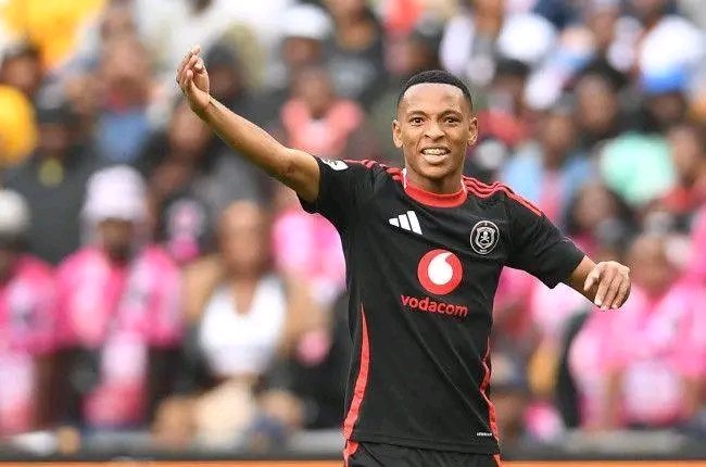 Sechaba Mofekong, Rele's Dad:
"Sundowns was 1st club to come for Rele signature.But delayed coming back,Pirates came &amp;sign him but their contract didn't have money,his mom said haibo not even a stipend?

Then Irvin Khoza called &amp; said I would give u money for toiletry &amp; airtime"