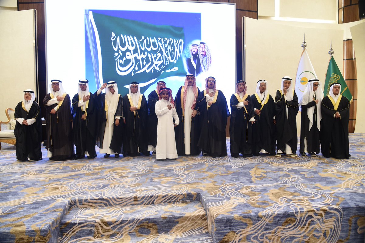 مشاهد لا تُنسى من ليلةٍ استثنائية…
كل لحظة في هذا الحفل حملت فرحًا، وفخرًا، وامتنانًا.
طلابٌ أبدعوا، وأُسرٌ فخورة، وداعمون كانوا جزءًا من الأثر.
وهكذا بدا الختام… كما تمنيناه.

📸 لقطات من أمسية تمكين الهمم 1446هـ

#تمكين_الهمم
#ذوي_الإعاقة 
#التمكين_بأثر