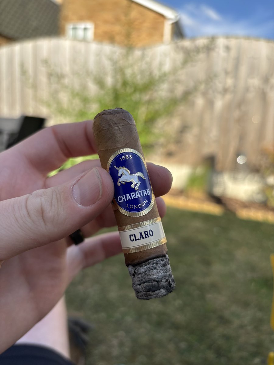 Would 100% smoke again and recommend any cigar smoker to try a charatan Claro 👌🏻Smooth, creamy bloody beautiful