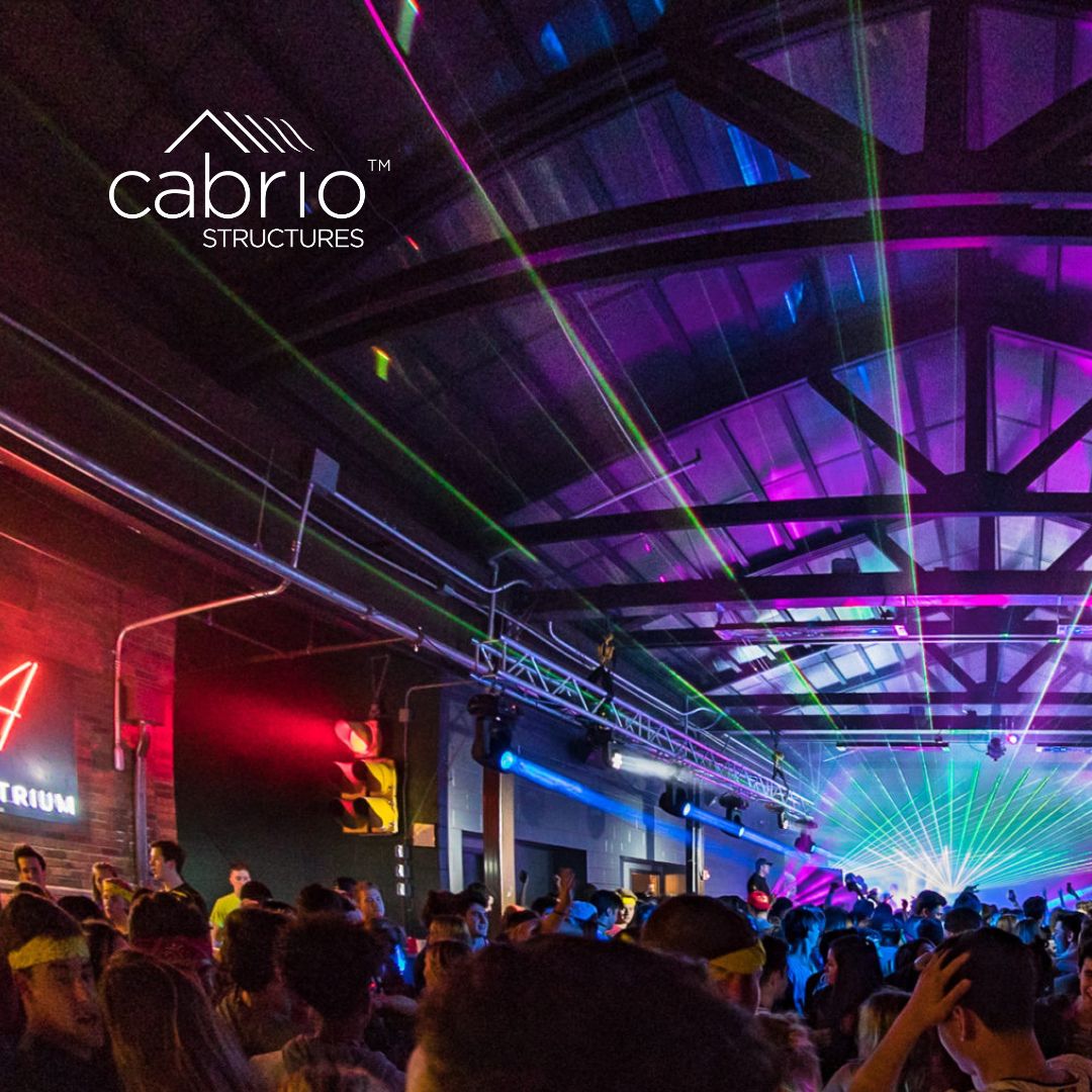CabrioStructure's tweet image. When the roof opens, the energy rises. Cabrio&apos;s retractable structure at The Atrium turns every night into an unforgettable experience—rain or shine.
✨ Open up the night with Cabrio Structures.

#CabrioStructures #RetractableRoof #EventSpace #OpenAirExperience #TheAtrium