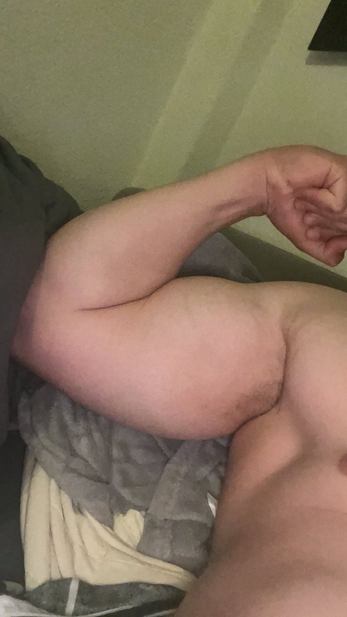 Bizeps oder Gesicht? 

RT wenn du meinen Bizeps anfassen willst 😝😈

#sklaven #master #findom #paypig