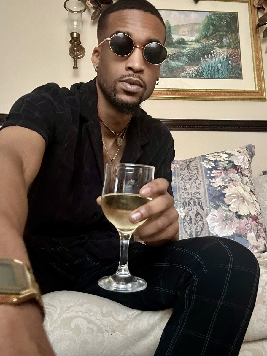 ogtonyj3000's tweet image. Happy Birthday to me #32 🥂