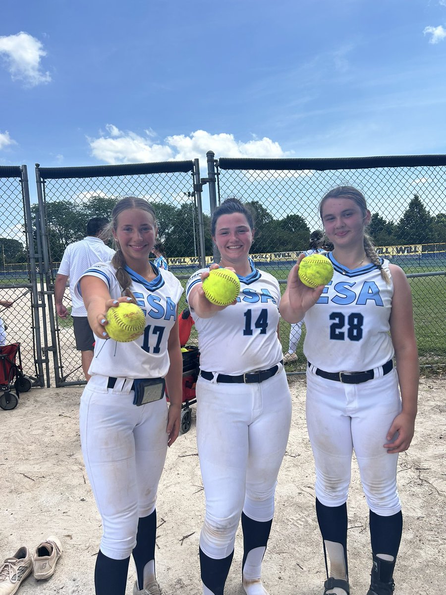 ESA_Stoltz's tweet photo. 💣 squad!!! Way to go — @paigekahle (3-run) and @sarahmarcheske (2-run)! 🔥 https://t.co/hg7n5qtTQ0