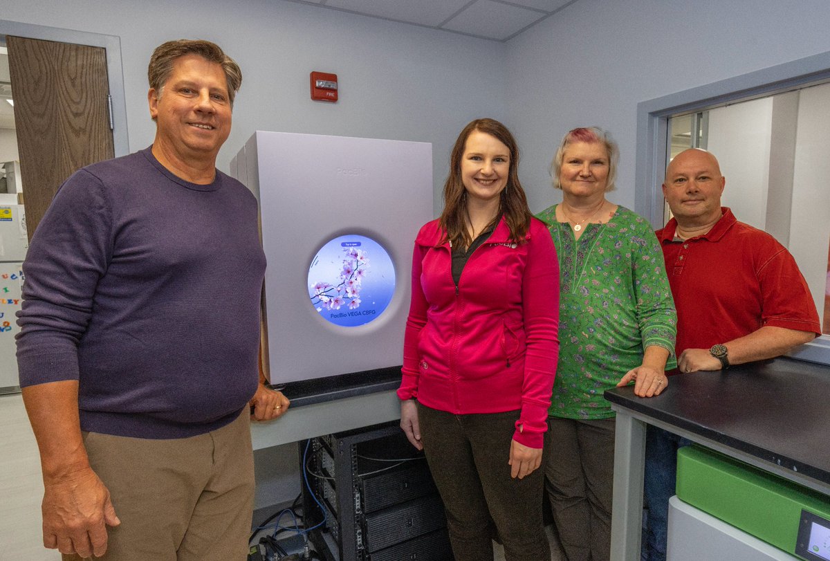 PacBio's tweet image. At @miamiuniversity, students are using the #PacBio #Vega system to learn genomics through real experience.
With access to #HiFisequencing workflows, they are gaining research skills and tackling projects once out of reach.
Read more: bit.ly/3G5RPjX
