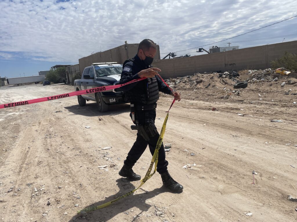 #Fraude |
🚔🚨 Los #cuerpos de personas no identificadas estaban apilados en una pequeña casa, a la que  supuestamente fueron canalizados por #funerarias para ser incinerados. 

Blanca Carmona, Rocío Gallegos y Gabriela Minjares / La Verdad Juárez ✏️
📰 elmuromx.org/2025/06/cremat…