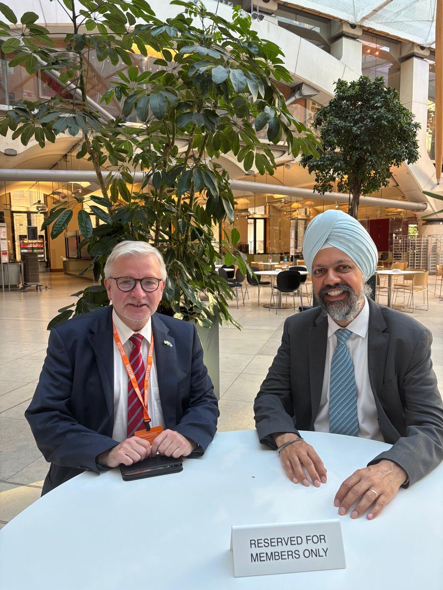 KAS UK & Ireland (@kas_ukirl) on Twitter photo KAS UK & Ireland is delighted to host <a href="/gahler_michael/">Michael Gahler</a> MEP in London, where he engaged in discussions with <a href="/TanDhesi/">Tanmanjeet Singh Dhesi MP</a> MP on recent developments in British and European politics 🇪🇺🇬🇧 KAS UK & Ireland is delighted to host <a href="/gahler_michael/">Michael Gahler</a> MEP in London, where he engaged in discussions with <a href="/TanDhesi/">Tanmanjeet Singh Dhesi MP</a> MP on recent developments in British and European politics 🇪🇺🇬🇧