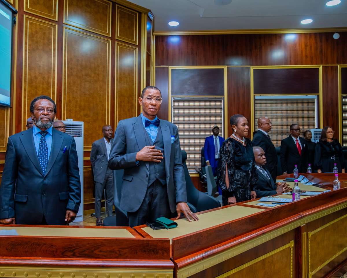 Hope_Uzodimma1's tweet image. As the engine room of governance, our Civil Service will continue to receive every necessary and statutory support it deserves, to ensure the system functions optimally in the best interest of our State.
I reaffirmed this commitment while swearing in 24 new Permanent…