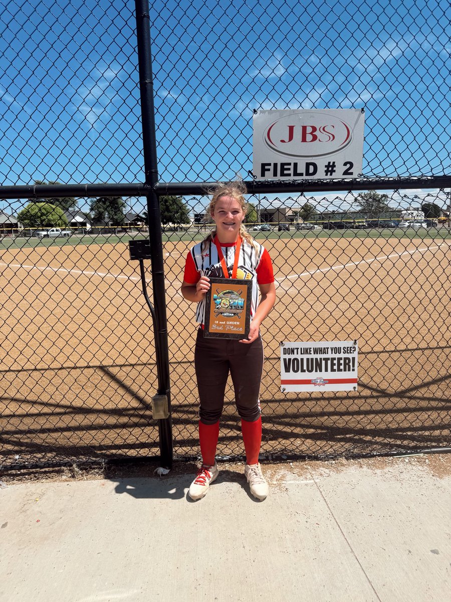 JessLedford08's tweet photo. Emmy and her team got 3rd place in their first ever 18U tournament! 
So proud of our girl! For being 13 years old she kept up with these older girls and really stepped up and helped her team! She pitching was on fire and she got some great hits!! https://t.co/lrdeNuvX52