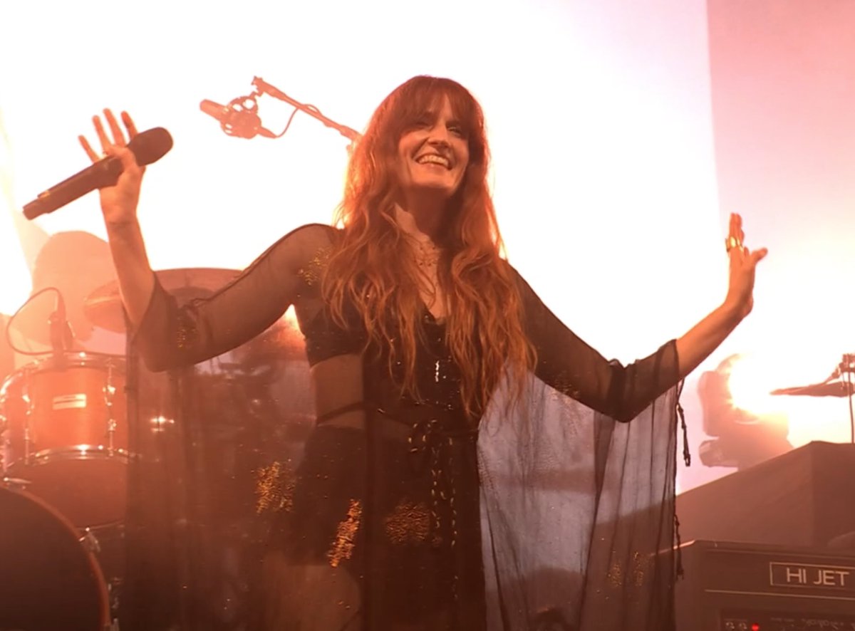 FATMFanClub's tweet image. Florence + the Machine joined the Maccabees on-stage at @glastonbury 2025 (Park Stage) last night!

Here are some photos/screengrabs from the moment ✨