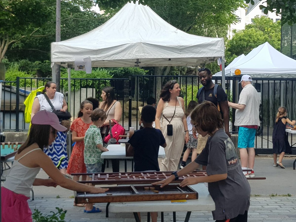 monquartier19's tweet image. RETOUR EN IMAGES 📷
La fête de quartier du conseil de quartier Pont de Flandre a été conviviale, ludique et a mis à l'honneur les associations localpares !
Un grand bravo pour cette fête de quartier inédite !
#FeteDeQuartier #PontDeFlandre
