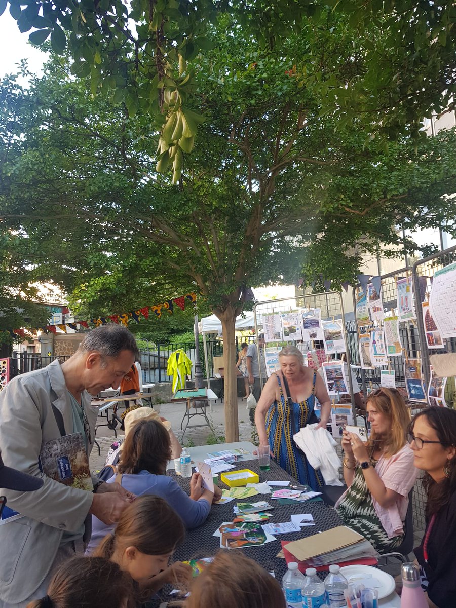 monquartier19's tweet image. RETOUR EN IMAGES 📷
La fête de quartier du conseil de quartier Pont de Flandre a été conviviale, ludique et a mis à l'honneur les associations localpares !
Un grand bravo pour cette fête de quartier inédite !
#FeteDeQuartier #PontDeFlandre