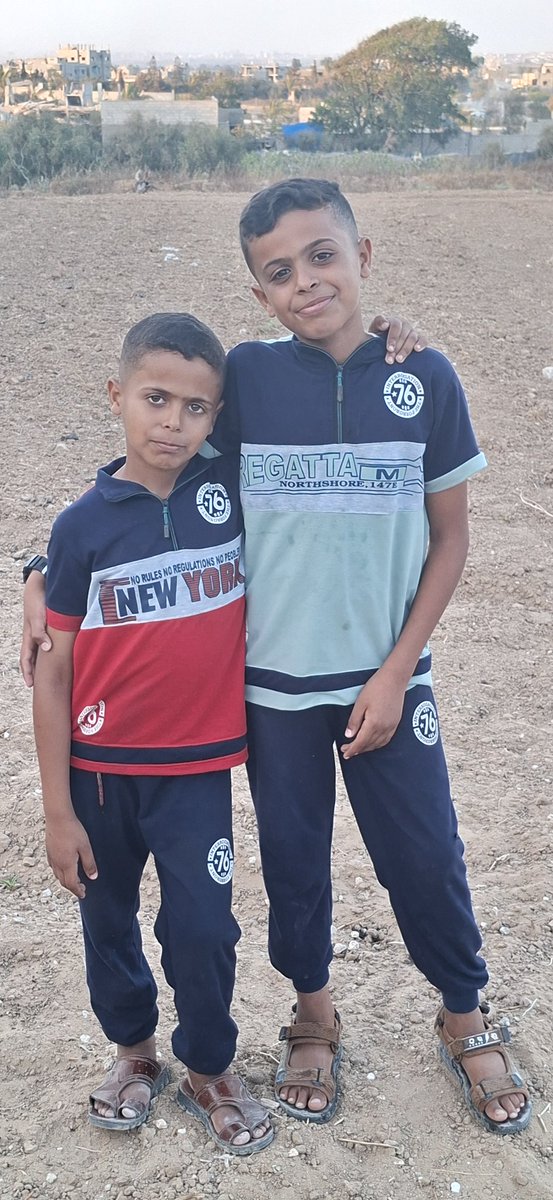 Sanash1991's tweet image. أين الانسانية التي تنادون بها أليس في قلوبكم رحمة تتراقصون على معاناتنا وتتظاهرون بدعمنا عبر عمل الترندات اننا نتوسل اليكم لتساعدوا أطفالي الصغار الجياع في شراء كيس طحين لم يأكلوا منذ ثلاثة أيام
تخيلوا ان هناك اطفالا فقط عايشين على الماء تبا لهذا العالم المنافق تبرعك ب5دولار..