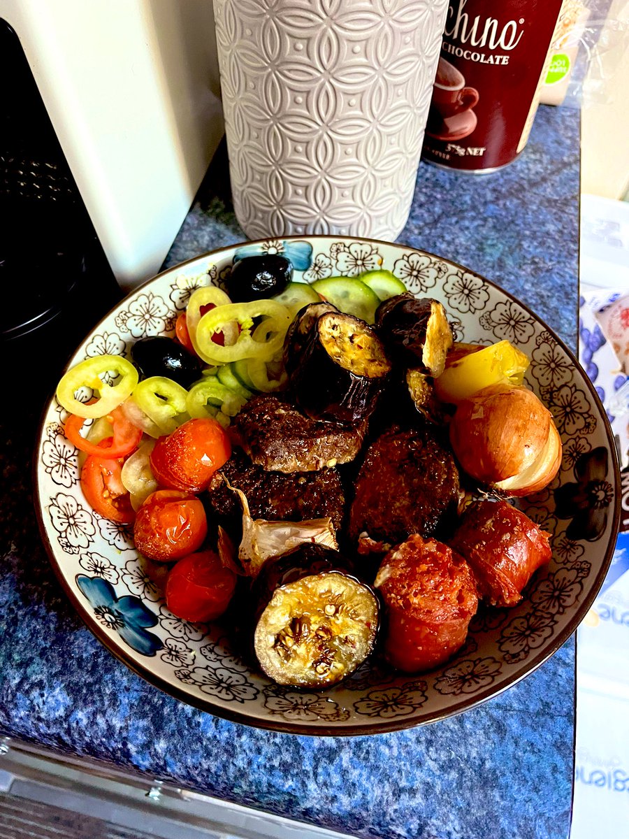 Agent99c's tweet image. Monday #lunchdinner Pastirma chorizo eggplants and onions backed #yum #eatgood