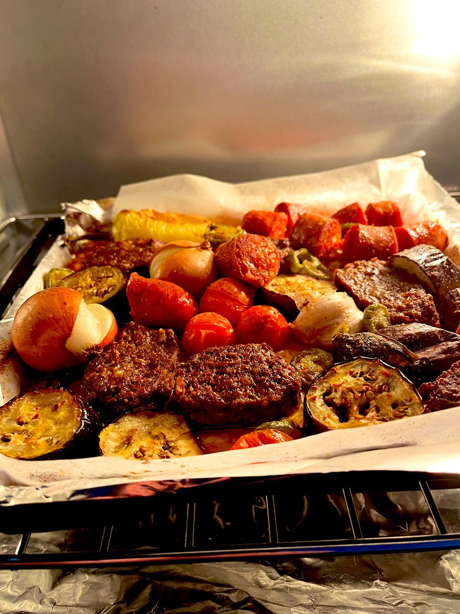 Agent99c's tweet image. Monday #lunchdinner Pastirma chorizo eggplants and onions backed #yum #eatgood