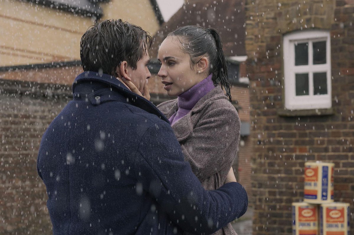 deIenart's tweet image. sofia carson you’re netflix’s it girl !!