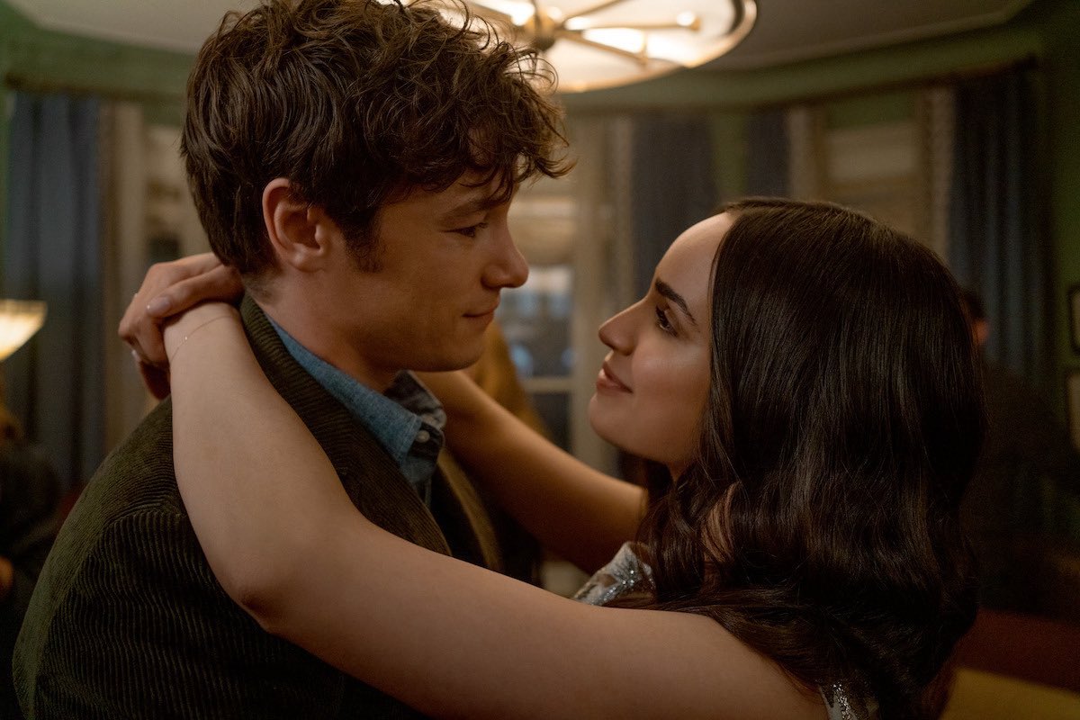 deIenart's tweet image. sofia carson you’re netflix’s it girl !!