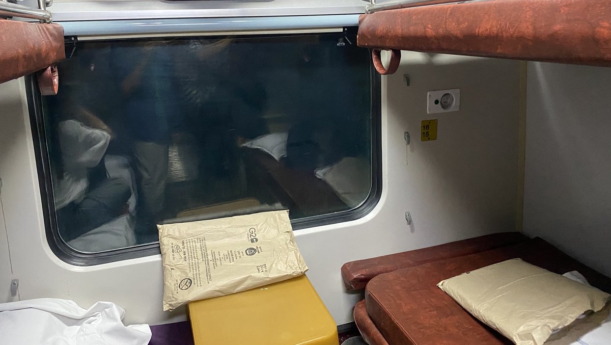 Aparna Swarup (@aparnaswarup) on Twitter photo Two of us booked a coupe and this is what we got.
<a href="/RailMinIndia/">Ministry of Railways</a> why ask for options then?
Sad really… Two of us booked a coupe and this is what we got.
<a href="/RailMinIndia/">Ministry of Railways</a> why ask for options then?
Sad really…