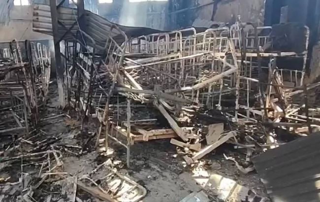 ООН через три роки теракту в Оленівці опублікувала внутрішній аналіз щодо російської атаки.

Після теракту в 2022 році ООН висловила готовність розслідувати його, але за 5 місяців розпустила робочу групу через відсутність гарантій безпеки.

1/3