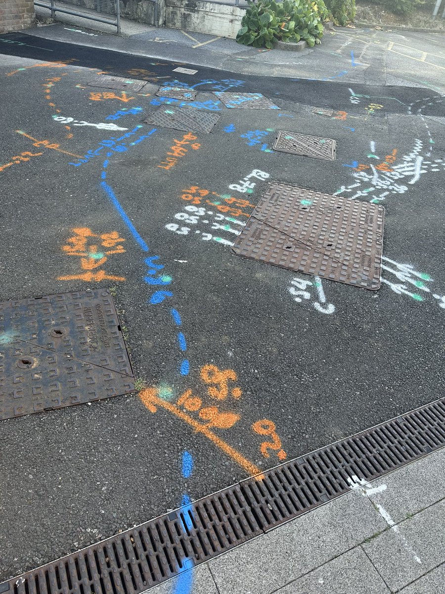 Not sure this is quite up to the Banksy standard <a href="/UHSFT/">University Hospital Southampton 💙</a> and seems too late to be runes linked to the solstice? Perhaps it’s an early draft of the new NHS 10 year plan…