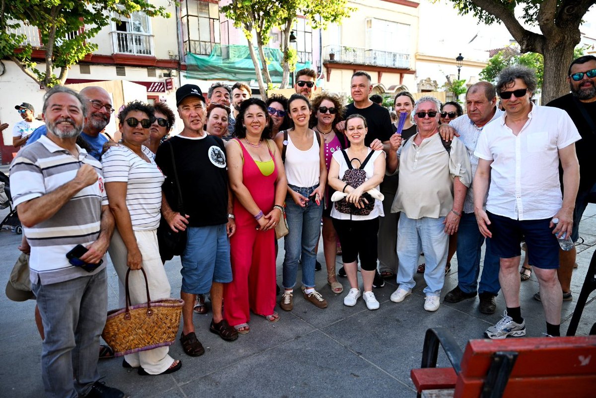 Hoy la dignidad de la clase trabajadora vuelve a pisar las calles  #HuelgaDelMetalCadiz , y nosotras hemos caminado a su lado
Gracias a <a href="/PodemosProvCDZ/">Podemos Cádiz Provincia</a> <a href="/IreneMontero/">Irene Montero</a>, <a href="/JA_DelgadoRamos/">Juan Antonio Delgado Ramos</a> ,y <a href="/JMGJurado/">José Manuel G. Jurado🔻🇵🇸</a> por saber siempre donde hay que estar.