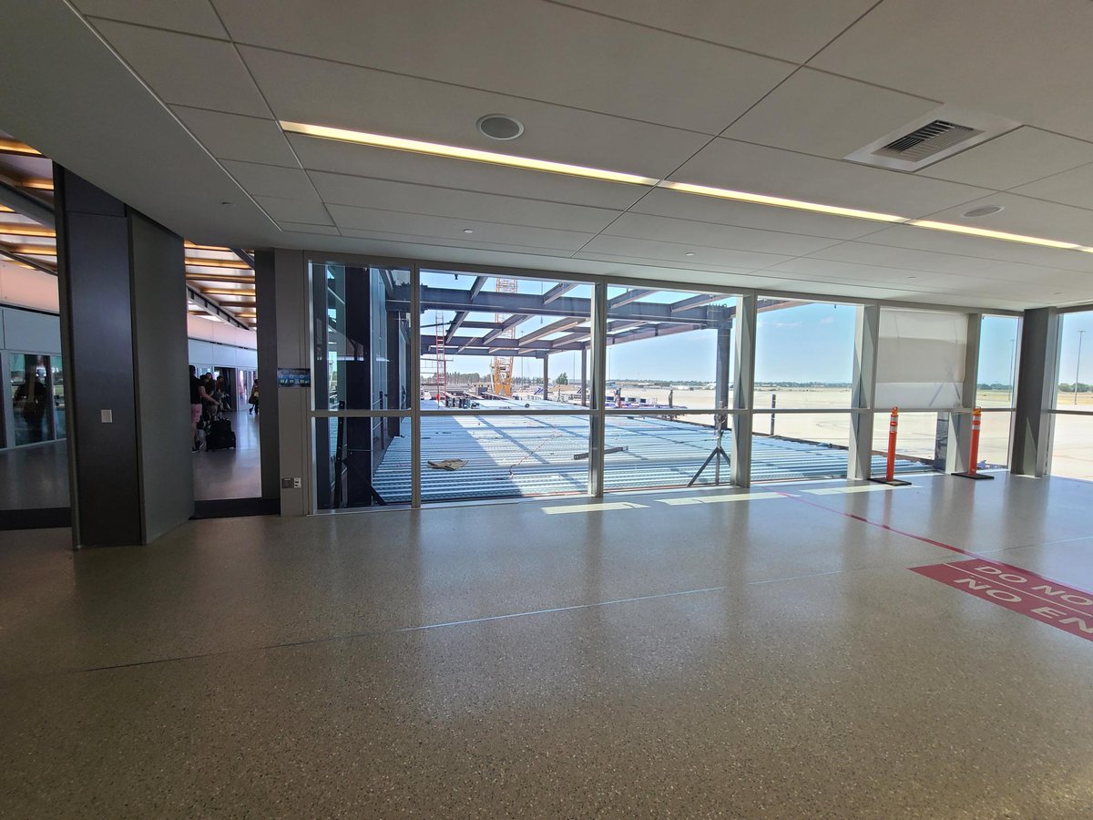 🚶‍♀️Pedestrian Walkway Update!🚶‍♂️

Quick-deck install is underway above the roads. Walk near Terminal B or the APM to see how it’s all coming together. Big things ahead! 👷‍♀️✨

#FlySMF #SMForward
