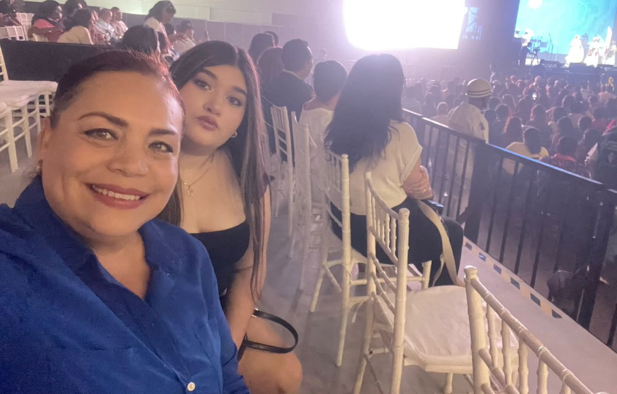 Qué gusto haber disfrutado de este conciertazo lleno de ritmo, energía y buena vibra! Gracias a mi amiga, la presidenta <a href="/patricialobeira/">Paty Lobeira</a>, por la invitación a vivir esta noche tan especial en el Carnaval de Veracruz. 🌟

Además, fue un placer coincidir con Arap Bethke.