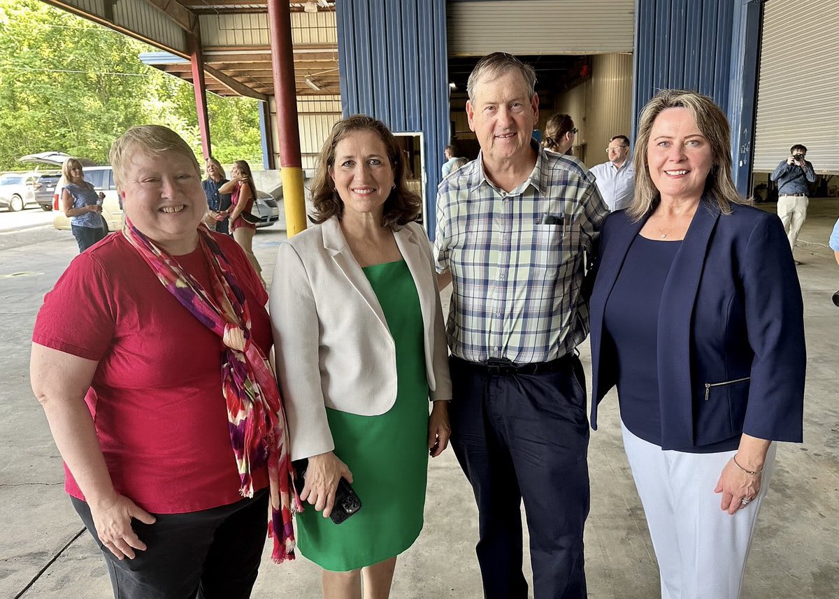 TresaHowell4WV's tweet image. Honored to join Sen. Charnocke, Comm. Tennant, Mayor Fletcher & others at today’s Clean-Seas Quincy Center launch.
CEO Dan Bates & Pres. John Yonce shared how plastics #4–#7 will be recycled into oil & hydrogen.
1st U.S. site, joining India & Morocco.