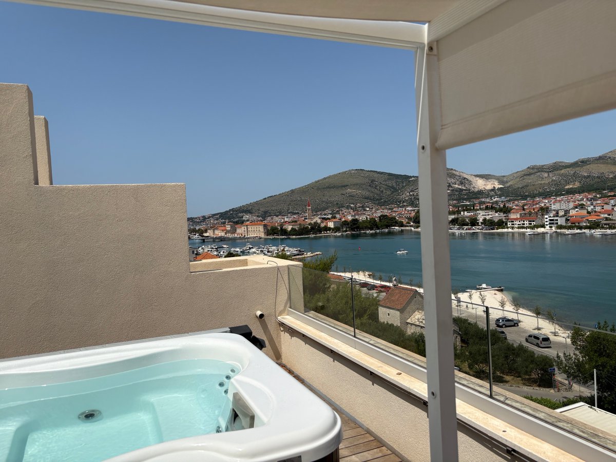 SarahFreemanTC's tweet photo. Special birthday or anniversary coming up?

Want to celebrate &amp; have someone take all the stress away &amp; create your holiday of a lifetime

Just had a couple return from Croatia celebrating a 40th birthday who enjoyed champagne on arrival &amp; a rooftop suite upgrade

@SarahFreemanTC https://t.co/Yj57bXvVwM