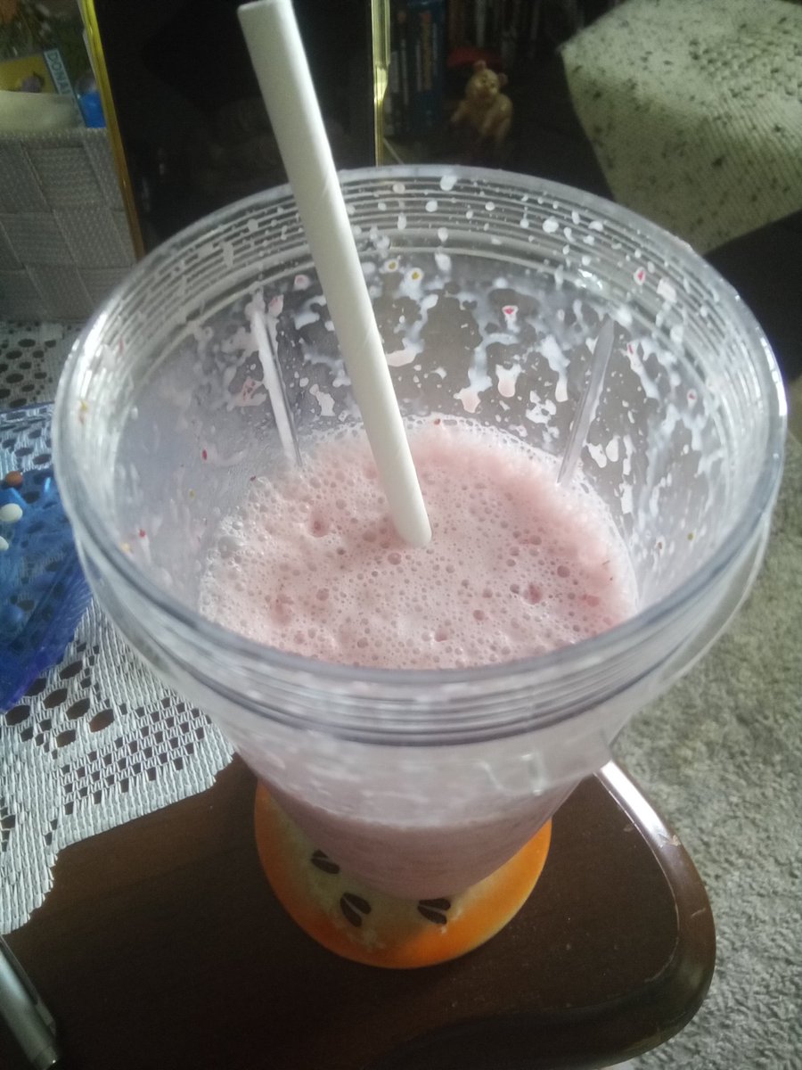 😊😋Freshly blended strawberry milkshake made with fresh strawberries....