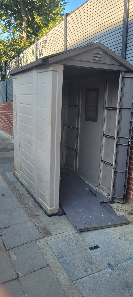 The most crazy piece of fly tipping in notorious hot spot for dumping crap  - Peter Avenue between Alexander Ave and Donnington Road.  <a href="/BrentCustServ/">BrentCustServ</a> #flytipping <a href="/BrentCouncil/">BrentCouncil</a>