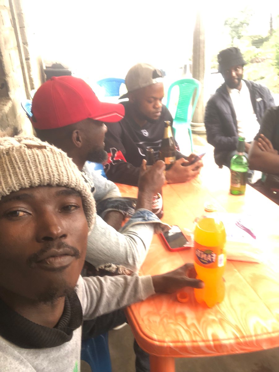 23_Plog's tweet photo. Relaxin bifor intaviu @gwagwalada.  An chek dtis lokeshuon song 🎶 

(Relaxing before interview @gwagwalada   And check this location song 🎵)
https://t.co/b0qSi4SeU2 https://t.co/BClUMfaHPG