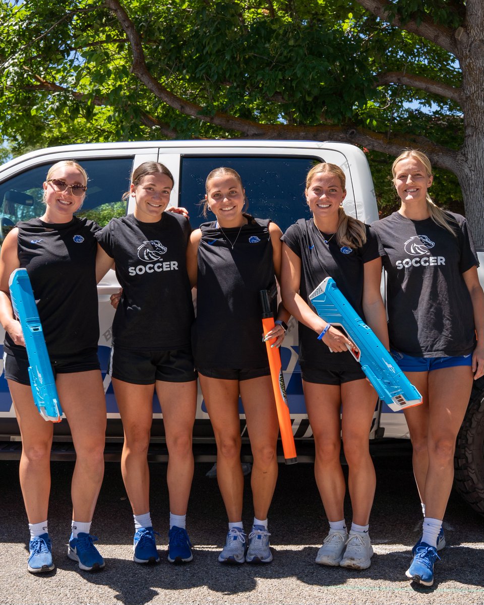 BroncoSportsSOC's tweet image. Team Bonding at Eagle Fun Days 🌞
#BleedBlue | #WhatsNext