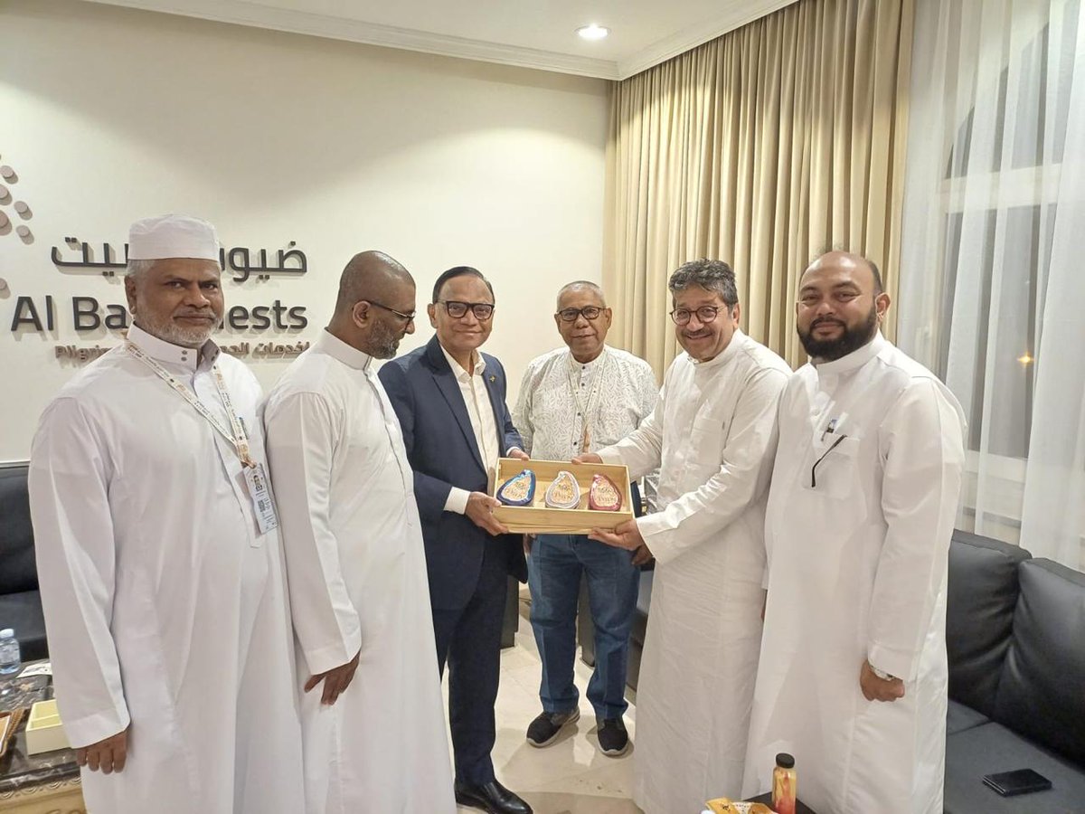 Sri Lanka Haj Delegation hails Saudi Arabia’s outstanding arrangements for Haj - 2025

Participating at the annual Hajj concluding Misk Ceremony at the Haj Ministry headquarters in Makkah on 8th June 2025, Sri Lanka Ambassador to Saudi Arabia Omar Lebbe Ameer Ajwad along with the