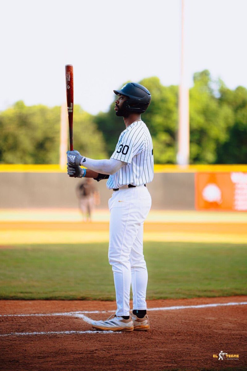 HPUBaseball's tweet image. Swipe to see our guys in action this summer ⚾️
#GoHPU